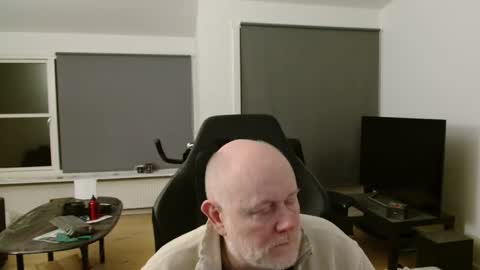 thomash32 online show from November 14, 10:18 pm