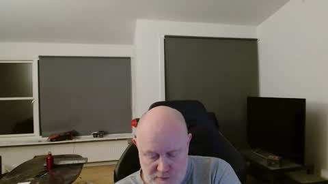 thomash32 online show from November 30, 8:57 pm