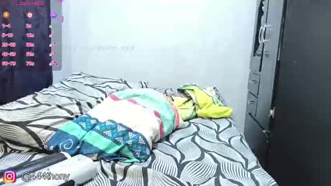 thonyxxx_ online show from September 17, 5:20 am