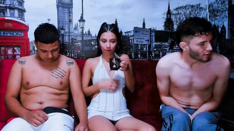 Snapshot of threesome_sexy chatting on January 31, 10:10 am BRITHANY BRYAN ALEX online show from January 31, 10:10 am