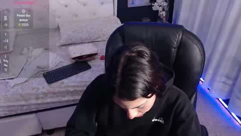 Snapshot of tiana_scot chatting on October 10, 1:32 pm LIA online show from October 10, 1:32 pm