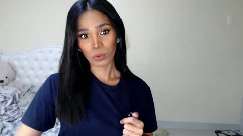 Snapshot of tiara_gurl16 chatting on November 12, 8:15 am tiara online show from November 12, 8:15 am