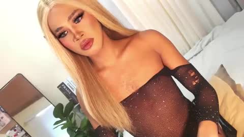 Snapshot of tiara_perezx chatting on December 21, 12:42 am Sam online show from December 21, 12:42 am