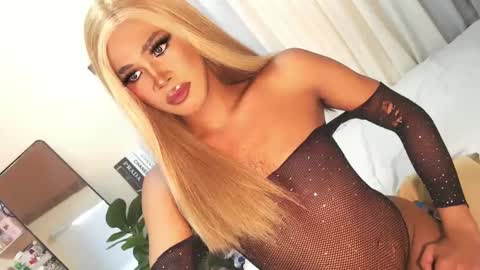 Snapshot of tiara_perezx chatting on December 21, 3:47 am Sam online show from December 21, 3:47 am