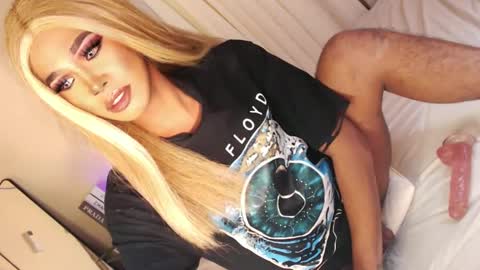 Snapshot of tiara_perezx chatting on January 10, 9:23 am Sam online show from January 10, 9:23 am