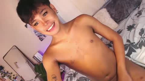 Snapshot of tiara_perezx chatting on February 1, 5:49 am Sam online show from February 1, 5:49 am