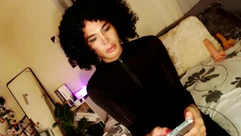 Snapshot of tiara_perezx chatting on February 5, 9:46 am Sam online show from February 5, 9:46 am