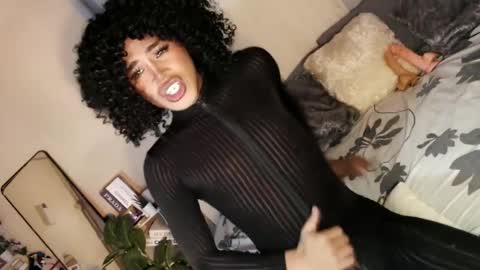 Snapshot of tiara_perezx chatting on February 6, 2:44 am Sam online show from February 6, 2:44 am