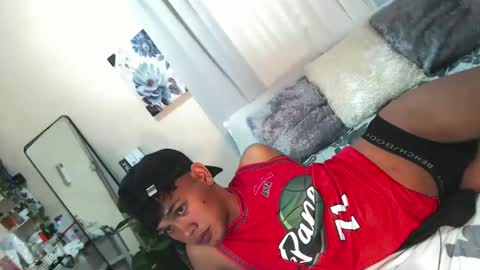 Snapshot of tiara_perezx chatting on February 15, 6:02 am Sam online show from February 15, 6:02 am