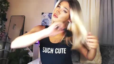 Snapshot of tiara_perezx chatting on February 25, 2:14 am Sam online show from February 25, 2:14 am