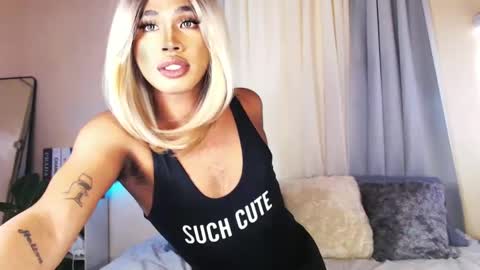 Snapshot of tiara_perezx chatting on February 25, 5:19 am Sam online show from February 25, 5:19 am