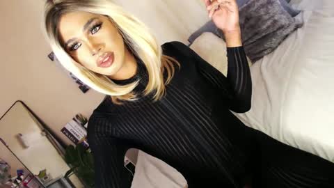 Snapshot of tiara_perezx chatting on February 26, 5:42 am Sam online show from February 26, 5:42 am