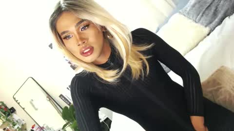 Snapshot of tiara_perezx chatting on February 27, 5:34 am Sam online show from February 27, 5:34 am