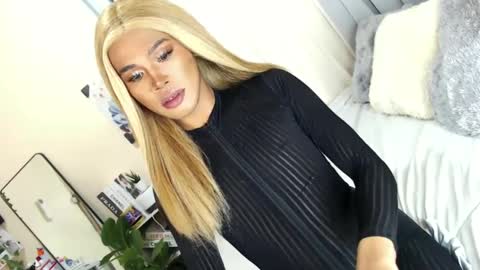 Snapshot of tiara_perezx chatting on March 5, 3:29 am Sam online show from March 5, 3:29 am