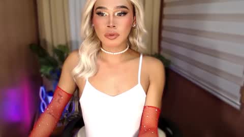 Snapshot of tiara_perezx chatting on September 22, 4:03 am Sam online show from September 22, 4:03 am