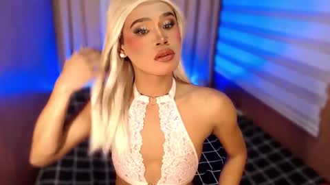 Snapshot of tiara_perezx chatting on October 8, 2:47 pm Sam online show from October 8, 2:47 pm