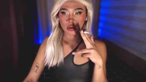 Snapshot of tiara_perezx chatting on October 25, 3:51 pm Sam online show from October 25, 3:51 pm