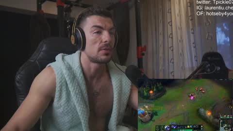 Snapshot of tickle_my_pickle07 chatting on December 2, 1:35 pm tickle_my_pickle07 online show from December 2, 1:35 pm