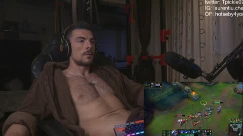 Snapshot of tickle_my_pickle07 chatting on December 7, 2:13 pm tickle_my_pickle07 online show from December 7, 2:13 pm