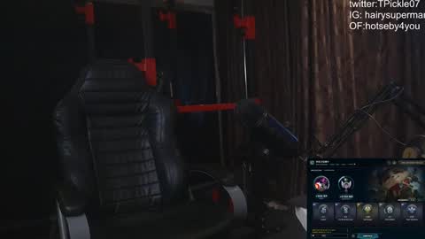 Snapshot of tickle_my_pickle07 chatting on February 1, 7:15 am tickle_my_pickle07 online show from February 1, 7:15 am