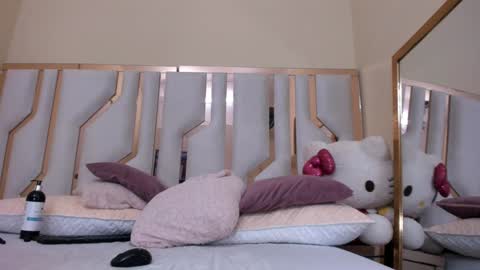    online show from February 6, 11:26 pm