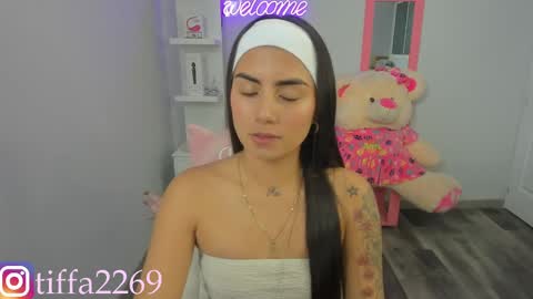 Snapshot of tifany_tay2 chatting on January 18, 3:42 am hey am julietha online show from January 18, 3:42 am