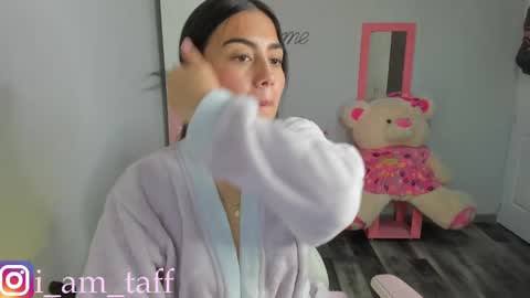 Snapshot of tifany_tay2 chatting on February 9, 7:05 am hey am julietha online show from February 9, 7:05 am