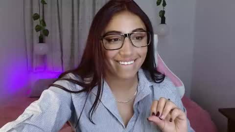 Snapshot of tifanyrose1 chatting on December 7, 8:33 am Tiffany online show from December 7, 8:33 am