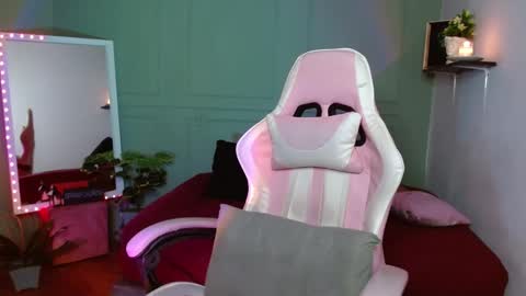 Snapshot of tiffany_laurens chatting on December 25, 8:07 am dont forget ask for custom vids online show from December 25, 8:07 am