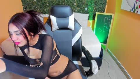 Snapshot of tiffany_sander chatting on December 26, 8:11 pm tiffany_sander online show from December 26, 8:11 pm