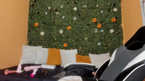 Snapshot of tiffany_sander chatting on December 28, 9:31 am tiffany_sander online show from December 28, 9:31 am