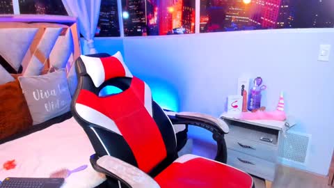 Snapshot of tiffany_sander chatting on January 27, 7:45 am tiffany_sander online show from January 27, 7:45 am