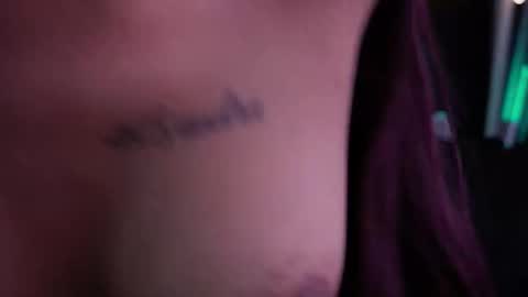 Snapshot of tiffany_sander chatting on October 1, 12:16 am tiffany_sander online show from October 1, 12:16 am