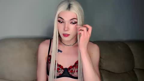 Snapshot of tiffany_smitch chatting on November 1, 3:08 am Tif online show from November 1, 3:08 am