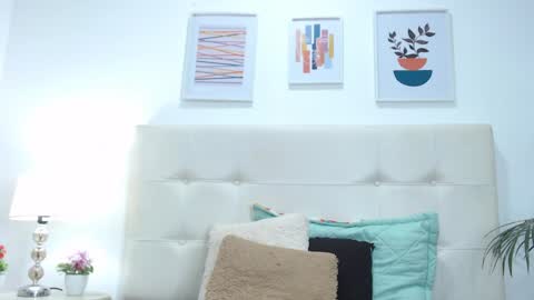 Tifanny Fox online show from March 5, 12:00 pm