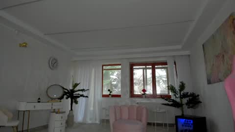 Tiffany Houston online show from December 5, 7:05 am