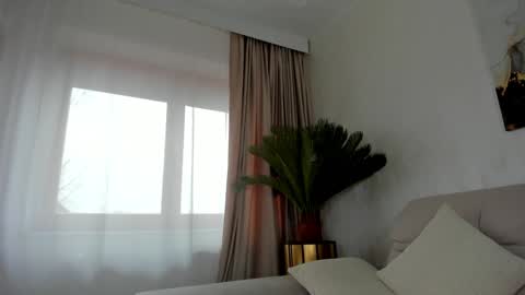 Tiffany Houston online show from December 9, 12:40 pm