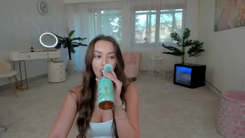 Tiffany Houston online show from January 9, 6:48 am