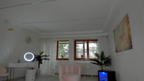 Tiffany Houston online show from February 3, 6:45 am