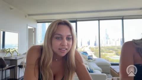 Tiffstreatsxoxo online show from September 22, 5:15 pm