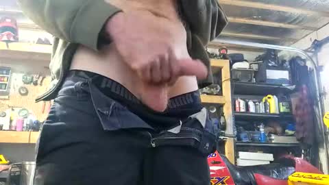 Snapshot of tigars36 chatting on December 17, 7:42 pm Tigars36 online show from December 17, 7:42 pm