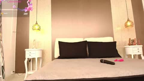 T I F F A N Y online show from September 13, 7:24 pm