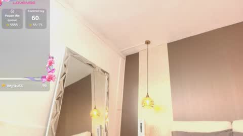 T I F F A N Y online show from September 24, 8:01 pm