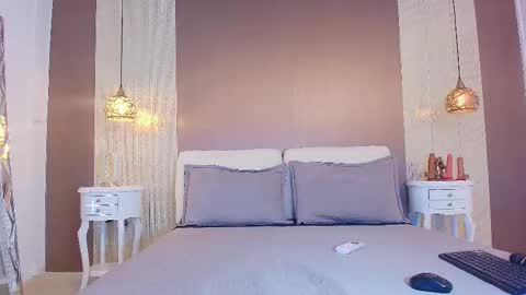 T I F F A N Y online show from October 6, 7:44 pm