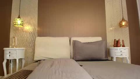 T I F F A N Y online show from October 9, 8:07 pm