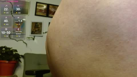 Snapshot of tiina_hz chatting on October 9, 12:52 am Tiina hz online show from October 9, 12:52 am