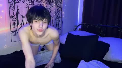 Snapshot of timi_moon chatting on February 17, 9:13 am timi_moon online show from February 17, 9:13 am