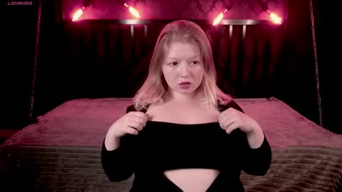 TinkerrBelll online show from October 6, 7:22 pm