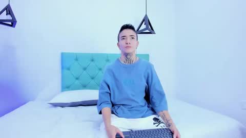 TINNY AND CANDY online show from December 21, 1:42 pm