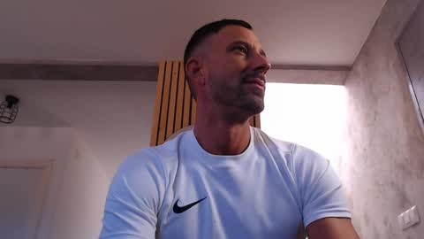 Snapshot of tinoclandestino chatting on February 9, 10:20 am tinoclandestino online show from February 9, 10:20 am